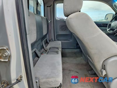 Zdjęcie 10 z 12 samochodu: 2005 TOYOTA TACOMA ACCESS CAB VIN:5TEUU42N75Z074190 - miniatura