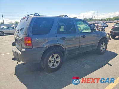 Trzecie zdjęcie samochodu z tyłu: 2005 FORD ESCAPE XLT VIN:1FMYU93115KD85740 - miniatura