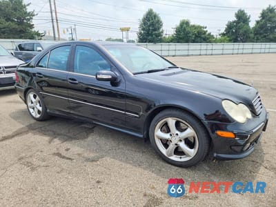 Czwarte zdjęcie samochodu z boku: 2005 MERCEDES-BENZ C 230K SPORT SEDAN VIN:WDBRF40J95F566442 - miniatura