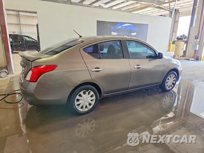 Trzecie zdjęcie samochodu z tyłu: 2013 NISSAN VERSA 1.6 S VIN:3N1CN7AP4DL892462 - miniatura