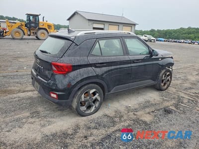 Trzecie zdjęcie samochodu z tyłu: 2021 HYUNDAI VENUE SEL VIN:KMHRC8A37MU098492 - miniatura