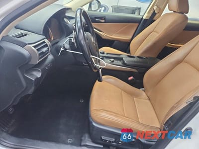 Zdjęcie 7 z 12 samochodu: 2016 LEXUS IS 200T VIN:JTHBA1D23G5013103 - miniatura