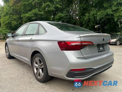 Trzecie zdjęcie samochodu z tyłu: 2022 VOLKSWAGEN JETTA SE VIN:3VWEM7BU1NM005079 - miniatura