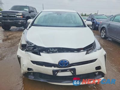 Piąte zdjęcie samochodu w środku: 2019 TOYOTA PRIUS XLE AWD-E VIN:JTDL9RFU8K3012478 - miniatura