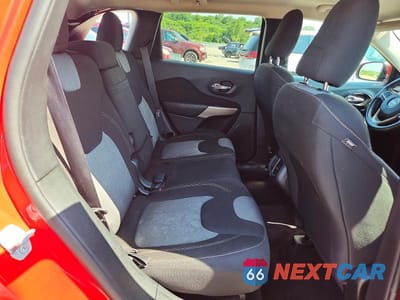Zdjęcie 11 z 13 samochodu: 2018 JEEP CHEROKEE LATITUDE VIN:1C4PJLCB0JD618326 - miniatura