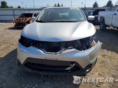 Piąte zdjęcie samochodu w środku: 2018 NISSAN ROGUE SPORT S VIN:JN1BJ1CR8JW285845 - miniatura