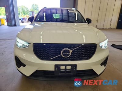 Piąte zdjęcie samochodu w środku: 2023 VOLVO XC40 PLUS VIN:YV4L12UW3P2003927 - miniatura