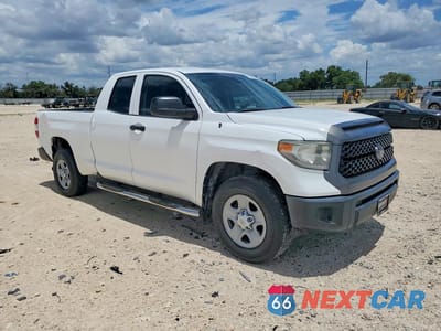 Czwarte zdjęcie samochodu z boku: 2019 TOYOTA TUNDRA SR VIN:5TFRM5F1XKX141838 - miniatura