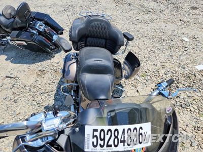 Piąte zdjęcie samochodu w środku: 2019 INDIAN MOTORCYCLE CO. ROADMASTER VIN:56KTRAAA9K3370181 - miniatura