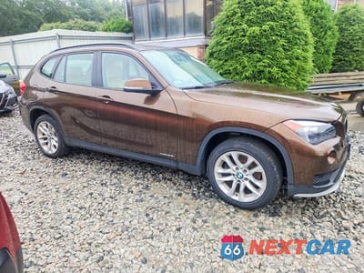 Czwarte zdjęcie samochodu z boku: 2015 BMW X1 XDRIVE28I VIN:WBAVL1C5XFVY34621 - miniatura