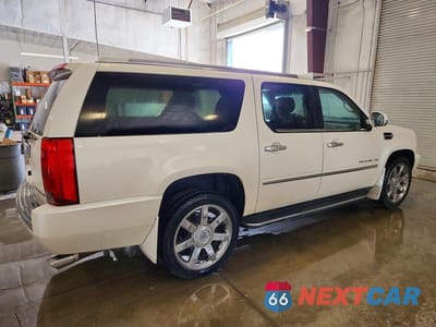 Trzecie zdjęcie samochodu z tyłu: 2013 CADILLAC ESCALADE ESV LUXURY VIN:1GYS4HEF9DR102000 - miniatura