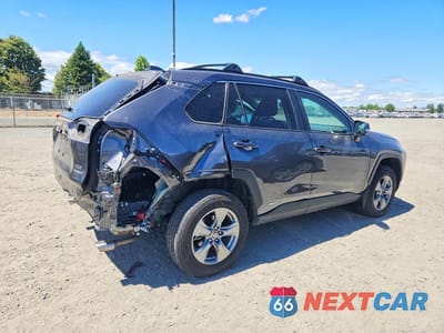 Trzecie zdjęcie samochodu z tyłu: 2024 TOYOTA RAV4 HYBRID XLE VIN:4T3RWRFV2RU143425 - miniatura