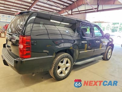 Trzecie zdjęcie samochodu z tyłu: 2014 CHEVROLET SUBURBAN C1500 LTZ VIN:1GNSCKE01ER106780 - miniatura