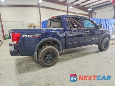 Trzecie zdjęcie samochodu z tyłu: 2012 NISSAN TITAN SV VIN:1N6AA0EC2CN323216 - miniatura