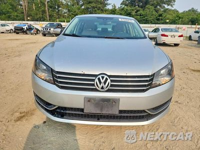Piąte zdjęcie samochodu w środku: 2013 VOLKSWAGEN PASSAT SE VIN:1VWBP7A31DC134443 - miniatura