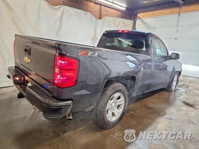 Trzecie zdjęcie samochodu z tyłu: 2018 CHEVROLET SILVERADO K1500 LT VIN:1GCNKREC3JZ112408 - miniatura
