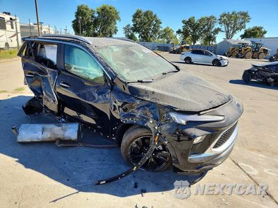 Czwarte zdjęcie samochodu z boku: 2025 BUICK ENCORE GX SPORT TOURING VIN:KL4AMDSL9SB133705 - miniatura