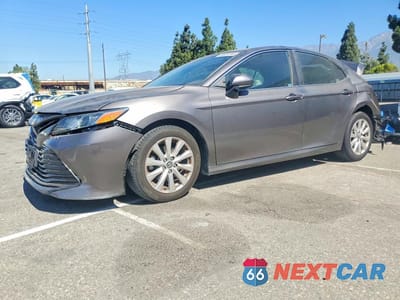 2018 TOYOTA CAMRY LE 4T1B11HK8JU008080 - główne zdjęcie licytacji z USA - miniatura