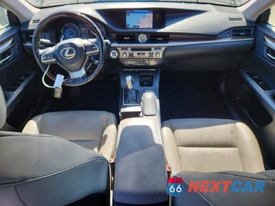 Zdjęcie 8 z 12 samochodu: 2016 LEXUS ES 300H VIN:JTHBW1GG9G2131828 - miniatura
