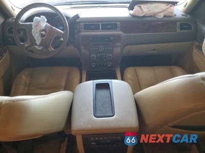 Zdjęcie 8 z 14 samochodu: 2014 CHEVROLET SUBURBAN C1500 LT VIN:1GNSCJE09ER166753 - miniatura