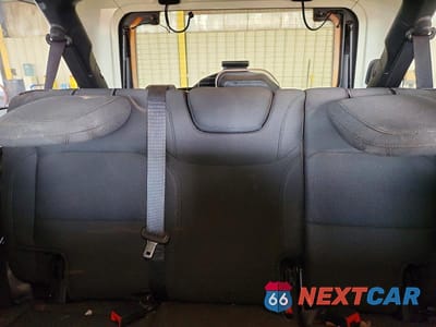 Zdjęcie 10 z 13 samochodu: 2023 JEEP WRANGLER SAHARA VIN:1C4HJXEN2PW693027 - miniatura