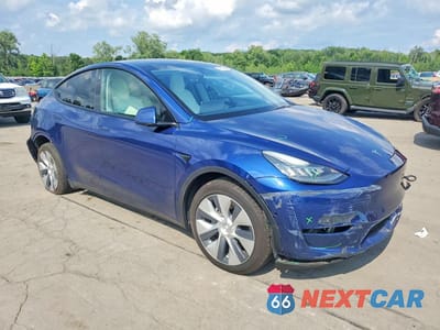 Czwarte zdjęcie samochodu z boku: 2021 TESLA MODEL Y VIN:5YJYGDEE1MF083049 - miniatura