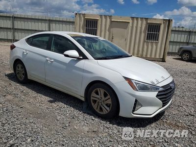 Czwarte zdjęcie samochodu z boku: 2019 HYUNDAI ELANTRA SEL VIN:5NPD84LF3KH450376 - miniatura
