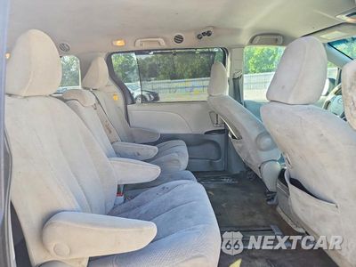Zdjęcie 11 z 13 samochodu: 2011 TOYOTA SIENNA LE VIN:5TDKK3DCXBS143983 - miniatura