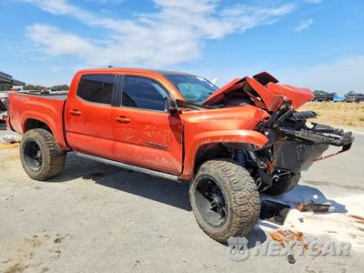 Czwarte zdjęcie samochodu z boku: 2017 TOYOTA TACOMA TRD SPORT VIN:3TMCZ5AN6HM050579 - miniatura