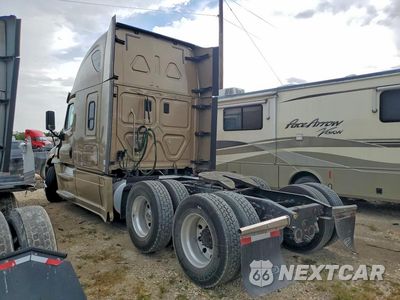 Drugie zdjęcie samochodu z przodu: 2017 FREIGHTLINER CASCADIA 125 SEMI TRUCK VIN:3AKJGLDRXHSHG5569 - miniatura