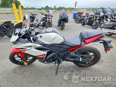 Trzecie zdjęcie samochodu z tyłu: 2016 YAMAHA YZFR3 VIN:MH3RH06Y4GK013797 - miniatura