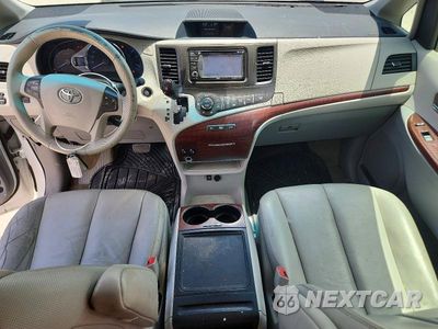 Zdjęcie 8 z 14 samochodu: 2014 TOYOTA SIENNA XLE 8-PASSENGER VIN:5TDYK3DC6ES481203 - miniatura