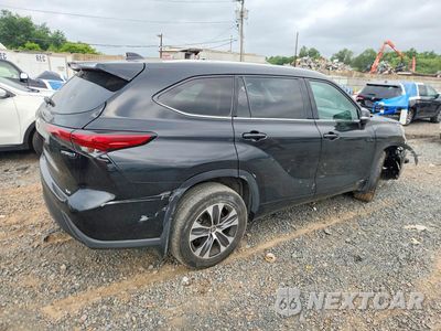 Trzecie zdjęcie samochodu z tyłu: 2022 TOYOTA HIGHLANDER HYBRID XLE VIN:5TDGBRCH9NS559243 - miniatura