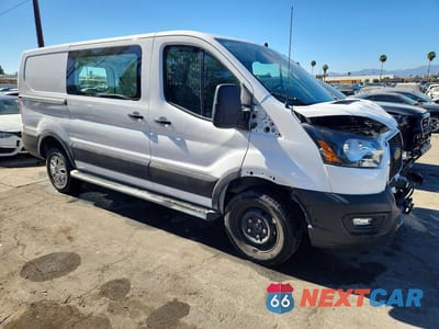 Czwarte zdjęcie samochodu z boku: 2025 FORD TRANSIT T-250 DELIVERY VAN VIN:1FTBR1Y81SKA63288 - miniatura