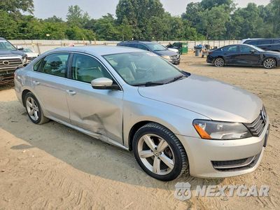 Czwarte zdjęcie samochodu z boku: 2013 VOLKSWAGEN PASSAT SE VIN:1VWBP7A31DC134443 - miniatura