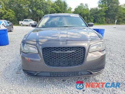 Piąte zdjęcie samochodu w środku: 2020 CHRYSLER 300 TOURING VIN:2C3CCAAG7LH172603 - miniatura