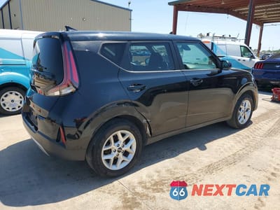Czwarte zdjęcie samochodu z boku: 2023 KIA SOUL LX VIN:KNDJ23AU4P7882745 - miniatura