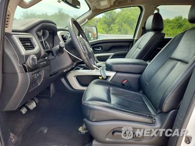 Zdjęcie 7 z 12 samochodu: 2019 NISSAN TITAN SV VIN:1N6AA1E58KN509803 - miniatura