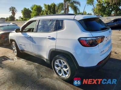 Drugie zdjęcie samochodu z przodu: 2025 JEEP COMPASS LATITUDE VIN:3C4NJDBN2ST619305 - miniatura