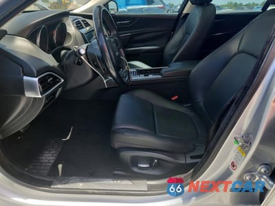 Zdjęcie 7 z 12 samochodu: 2019 JAGUAR XE VIN:SAJAR4FX8KCP48374 - miniatura