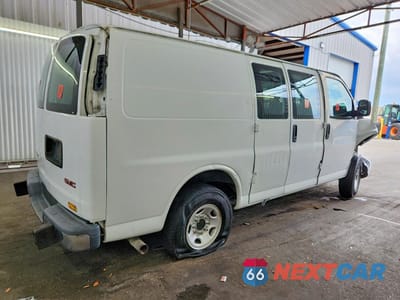Trzecie zdjęcie samochodu z tyłu: 2016 GMC SAVANA G2500 VIN:1GTW7AFF1G1902264 - miniatura
