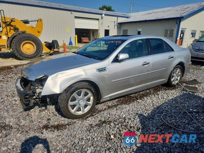 2008 CADILLAC STS 1G6DA67VX80174143 - główne zdjęcie licytacji z USA - miniatura