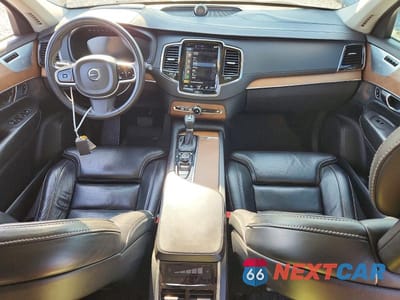 Zdjęcie 8 z 13 samochodu: 2016 VOLVO XC90 T6 VIN:YV4A22PL8G1000646 - miniatura