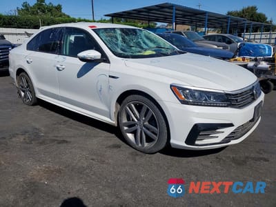 Czwarte zdjęcie samochodu z boku: 2018 VOLKSWAGEN PASSAT S/R-LINE VIN:1VWAA7A36JC036971 - miniatura