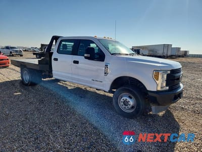 Czwarte zdjęcie samochodu z boku: 2019 FORD F350 SUPER DUTY VIN:1FD8W3HT9KED42467 - miniatura