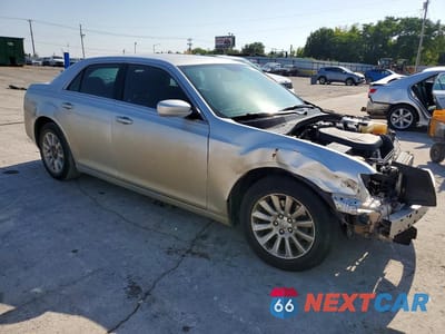 Czwarte zdjęcie samochodu z boku: 2012 CHRYSLER 300 VIN:2C3CCAAG6CH116717 - miniatura
