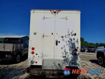 Zdjęcie 6 z 12 samochodu: 2015 FORD F250 BOX TRUCK VIN:1FDBF2B60FED21564 - miniatura