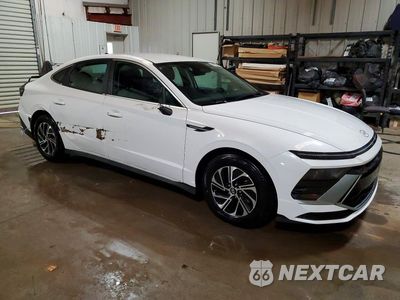 Czwarte zdjęcie samochodu z boku: 2026 HYUNDAI SONATA HYBRID BLUE VIN:KMHL24JJ6TA160884 - miniatura