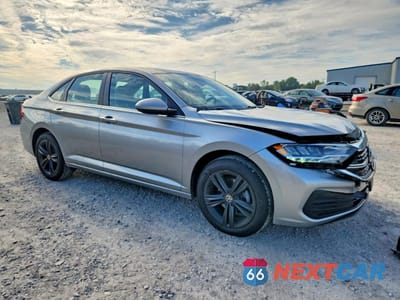 Czwarte zdjęcie samochodu z boku: 2023 VOLKSWAGEN JETTA SE VIN:3VW7M7BU6PM026859 - miniatura