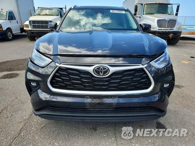 Piąte zdjęcie samochodu w środku: 2022 TOYOTA HIGHLANDER XLE VIN:5TDGZRAHXNS114931 - miniatura